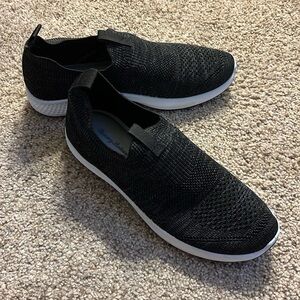 NWOT women’s Tommy Bahama knit, slip on jogger, deep gray/black, size 8.